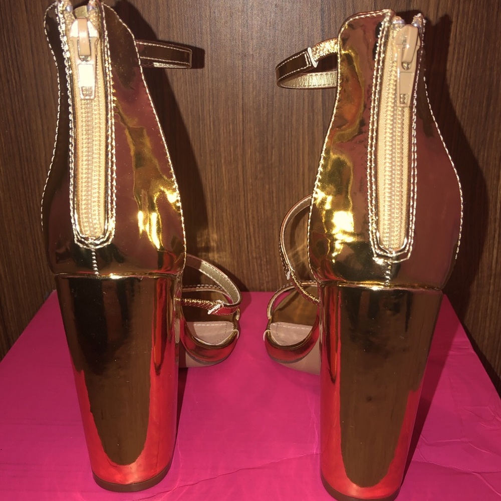 Gold Heels. - Picture 4 of 4